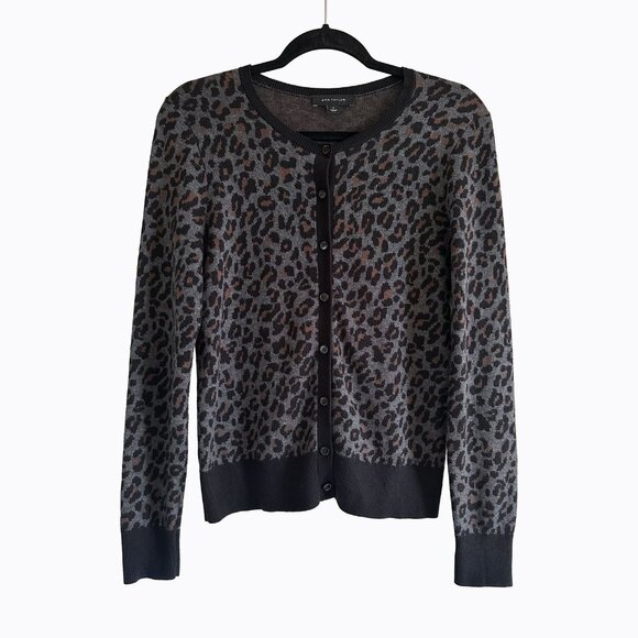 Ann Taylor Leopard Cardigan Sweater Sz M Button-Up Charcoal Gray Preppy Mob Wife - Picture 1 of 4